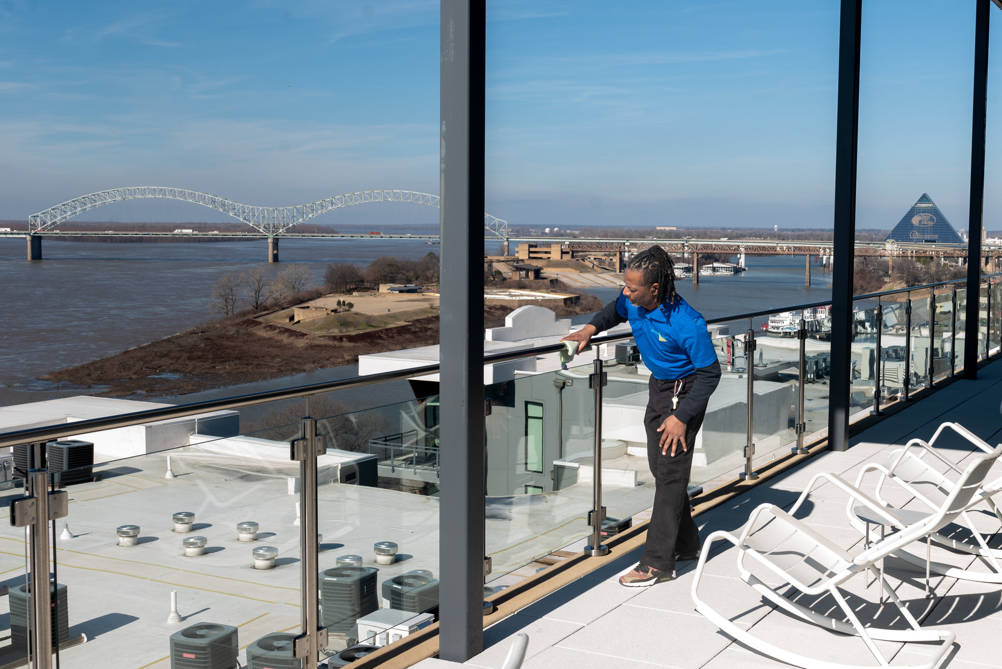 Lakeland cleaning company employee providing commercial cleaning services